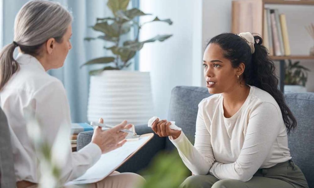 A woman discussing recovery progress with her therapist as part of the best residential rehab program.